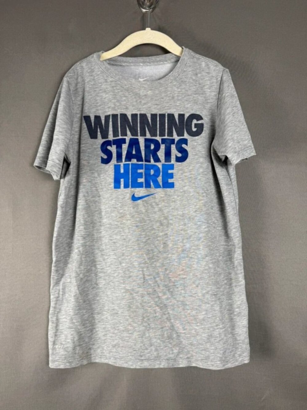 Nike Winning starts here - youth medium